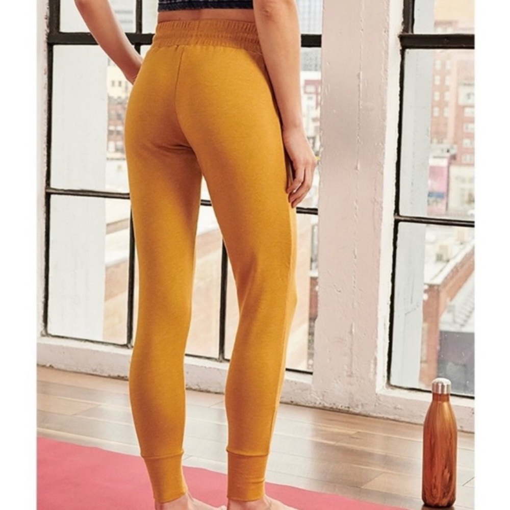 🌸New🌸 FP Movement Jogger Pants Gold Size XS NWT - Picture 4 of 13